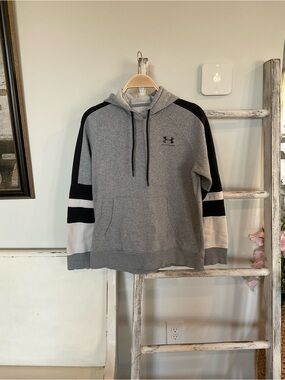 Under Armour Women's Medium Gray Loose Rival Pullover Hoodie EUC